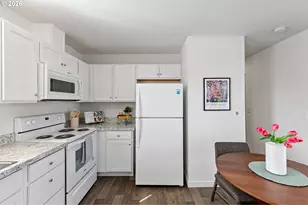 1085 W 1st Ave, Junction City, OR 97448 - Photo 8