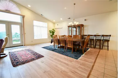 1356 SE Laurel Ct, Roseburg, OR 97470 - Photo 8