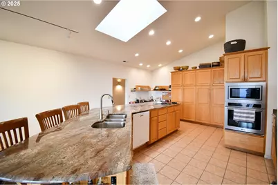 1356 SE Laurel Ct, Roseburg, OR 97470 - Photo 16