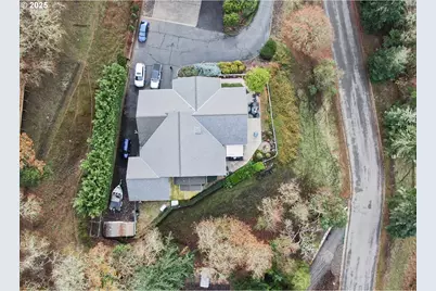 1356 SE Laurel Ct, Roseburg, OR 97470 - Photo 2