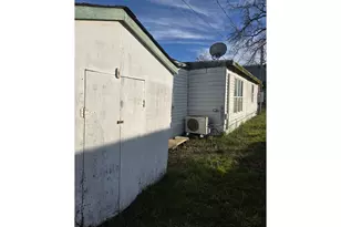 463 SE Gregory Dr, Winston, OR 97496 - Photo 2