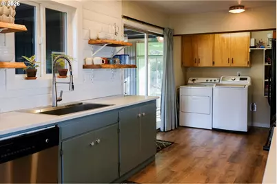 345 S Crestline Dr, Waldport, OR 97394 - Photo 6