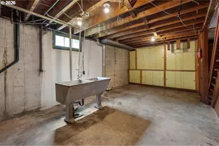 6810 SW Canyon Crest Dr, Portland, OR 97225 - Photo 24