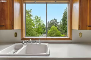 6810 SW Canyon Crest Dr, Portland, OR 97225 - Photo 14