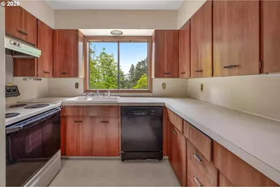 6810 SW Canyon Crest Dr, Portland, OR 97225 - Photo 12