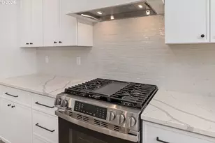 2263 SW Phyllis Pl, Gresham, OR 97080 - Photo 10