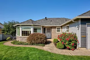 2015 Camellia Way, Woodburn, OR 97071 - Photo 2