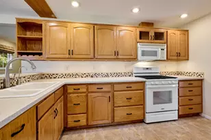 2015 Camellia Way, Woodburn, OR 97071 - Photo 8