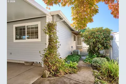 2015 Camellia Way, Woodburn, OR 97071 - Photo 38