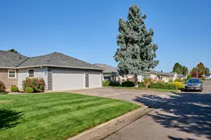 2015 Camellia Way, Woodburn, OR 97071 - Photo 28