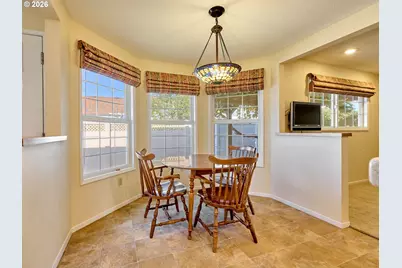 2015 Camellia Way, Woodburn, OR 97071 - Photo 10