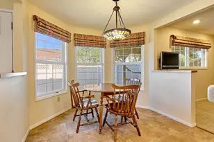 2015 Camellia Way, Woodburn, OR 97071 - Photo 10