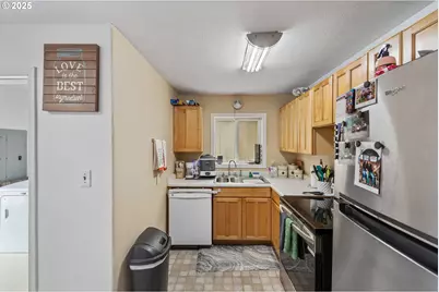 805 C St, Myrtle Point, OR 97458 - Photo 18