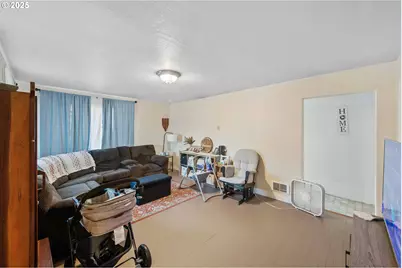 805 C St, Myrtle Point, OR 97458 - Photo 14