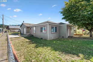 805 C St, Myrtle Point, OR 97458 - Photo 28