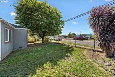 805 C St, Myrtle Point, OR 97458 - Photo 26