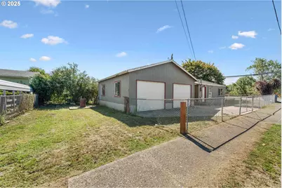 805 C St, Myrtle Point, OR 97458 - Photo 4