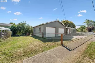 805 C St, Myrtle Point, OR 97458 - Photo 4