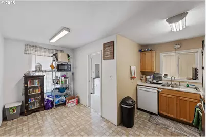 805 C St, Myrtle Point, OR 97458 - Photo 16