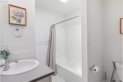 10045 SE Clinton St, Portland, OR 97266 - Photo 18