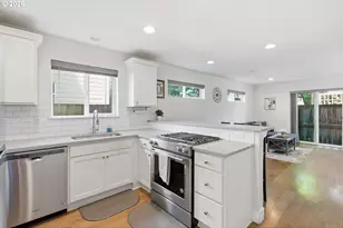 10045 SE Clinton St, Portland, OR 97266 - Photo 10