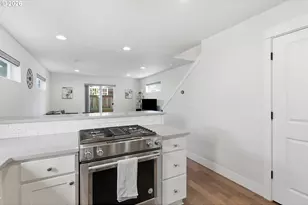10045 SE Clinton St, Portland, OR 97266 - Photo 12