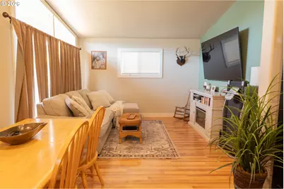 509 NW Elwood Dr, Winston, OR 97496 - Photo 4