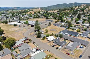509 NW Elwood Dr, Winston, OR 97496 - Photo 32