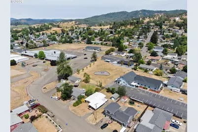 509 NW Elwood Dr, Winston, OR 97496 - Photo 30