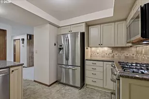 15306 SE Harrison St, Portland, OR 97233 - Photo 10