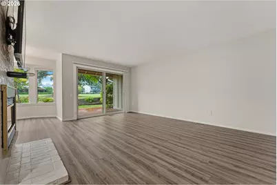 15715 SW Oakhill Ln, Portland, OR 97224 - Photo 12