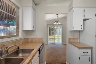 10844 SW 61st Ave, Portland, OR 97219 - Photo 10
