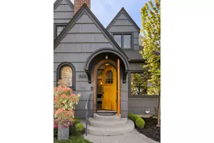 3826 NE Couch St, Portland, OR 97232 - Photo 2