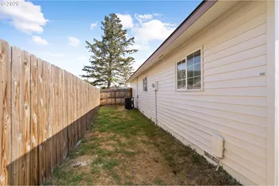 562 E Reeder Dr, Hermiston, OR 97838 - Photo 26