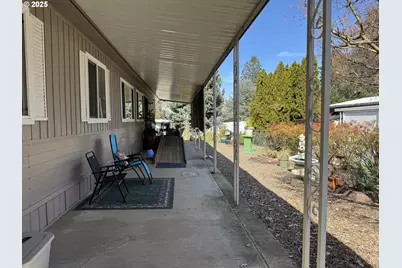 3955 S Stage Rd #6, Medford, OR 97501 - Photo 2