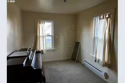 300 21st St, Springfield, OR 97477 - Photo 12