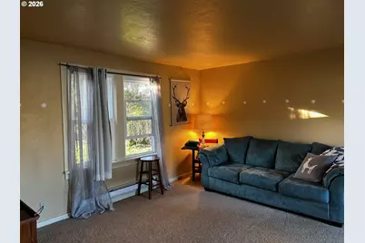300 21st St, Springfield, OR 97477 - Photo 6