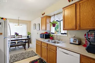 8802 N Chase Ave, Portland, OR 97217 - Photo 6