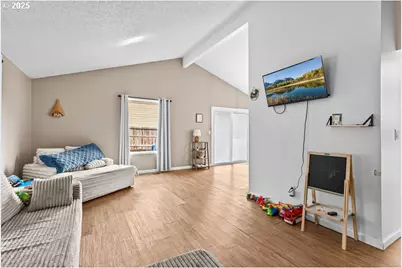 317 Highland Dr, Medford, OR 97504 - Photo 12