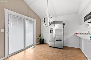 317 Highland Dr, Medford, OR 97504 - Photo 10