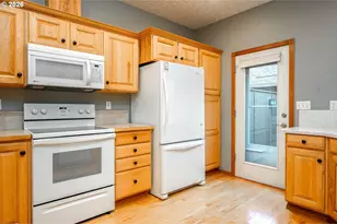 1367 NE Market Dr, Fairview, OR 97024 - Photo 12