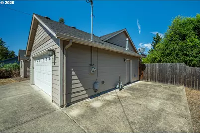 2306 Harding St, Sweet Home, OR 97386 - Photo 2
