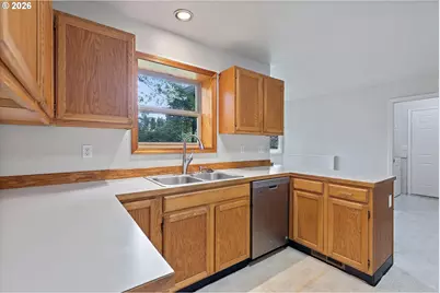 2885 NE 35th St, Lincoln City, OR 97367 - Photo 16