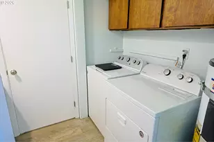 560 Fillmore St, Coos Bay, OR 97420 - Photo 16