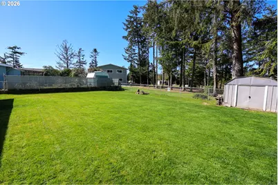 560 Fillmore St, Coos Bay, OR 97420 - Photo 26