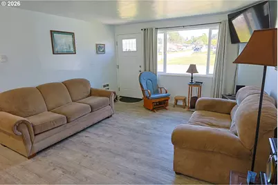 560 Fillmore St, Coos Bay, OR 97420 - Photo 8