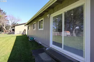 560 Fillmore St, Coos Bay, OR 97420 - Photo 32