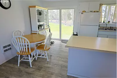 560 Fillmore St, Coos Bay, OR 97420 - Photo 10