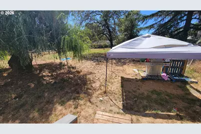 261 SE Darrell Ave, Winston, OR 97496 - Photo 12