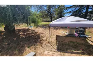 261 SE Darrell Ave, Winston, OR 97496 - Photo 12